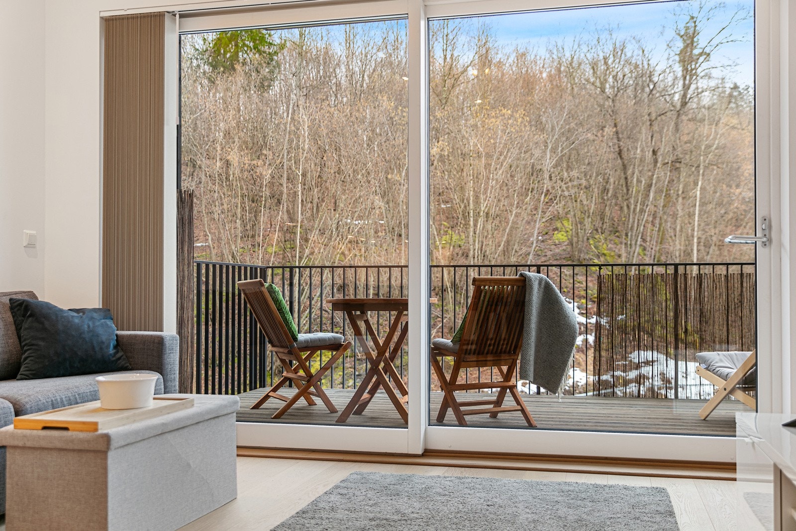 PrivatMegleren Bærum v/ Morten Bjørgum har gleden av å presentere denne stilfulle, pene og lyse leiligheten attraktivt beliggende i et moderne bomiljø sentalt på Billingstad! Galleribilde