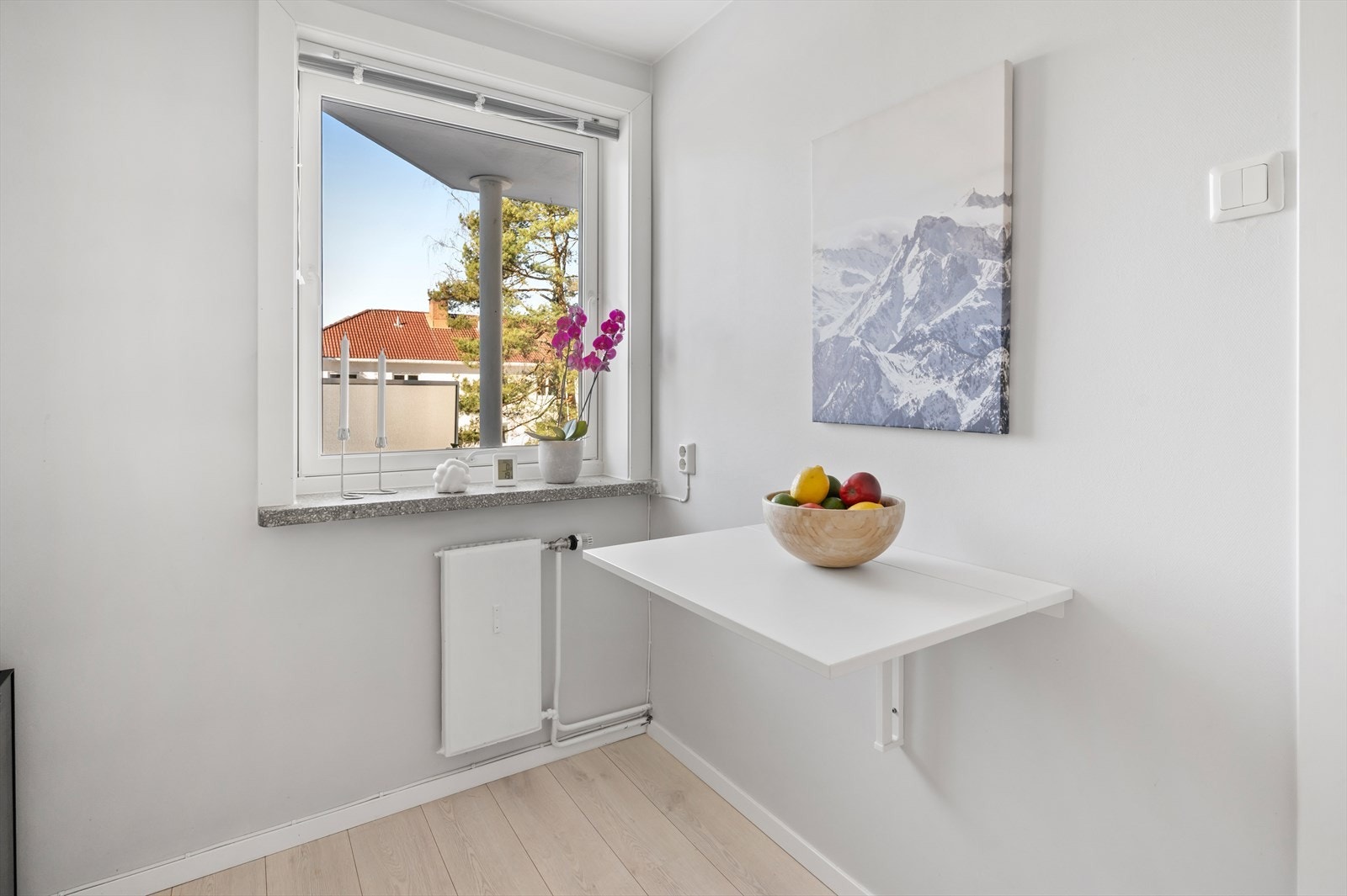 Her kan man nyte frokosten med hyggelig utsyn. Galleribilde