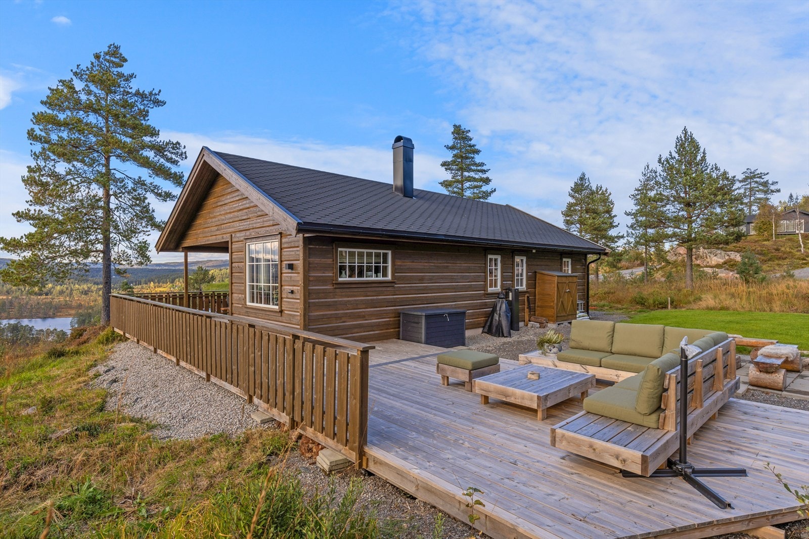 Hytta er oppført i 2021 og holder gjennomgående god standard Galleribilde