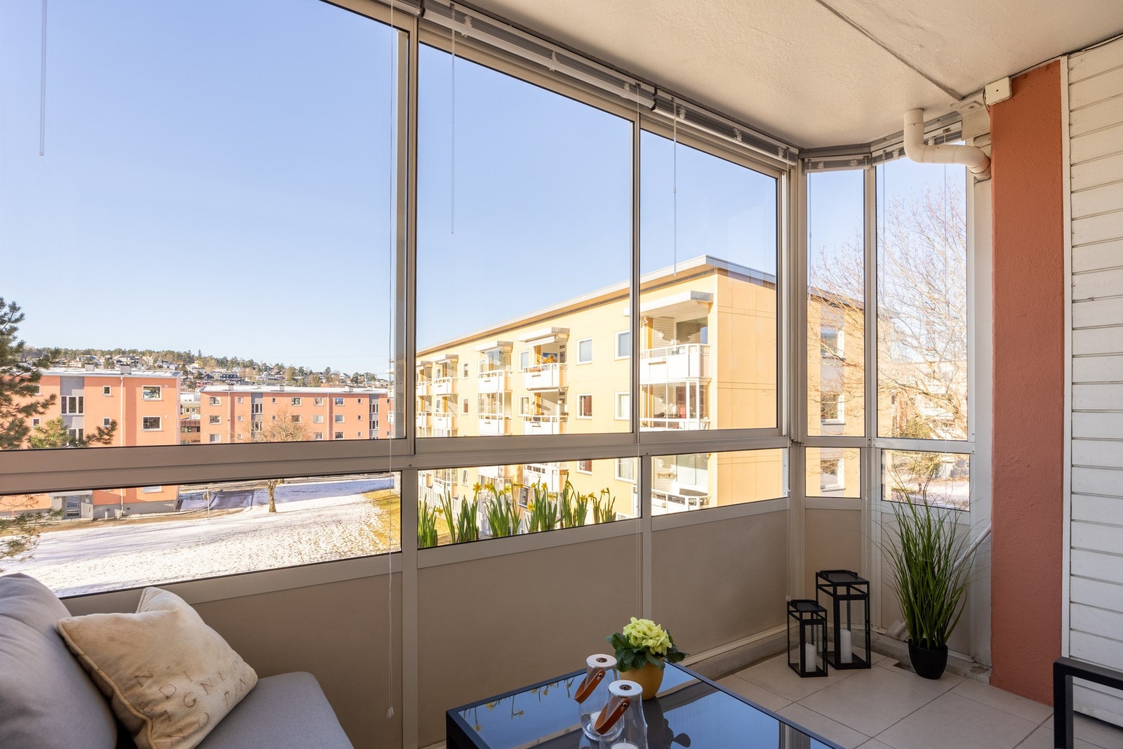 Balkongen er sydvestvendt og har meget gode solforhold. Galleribilde