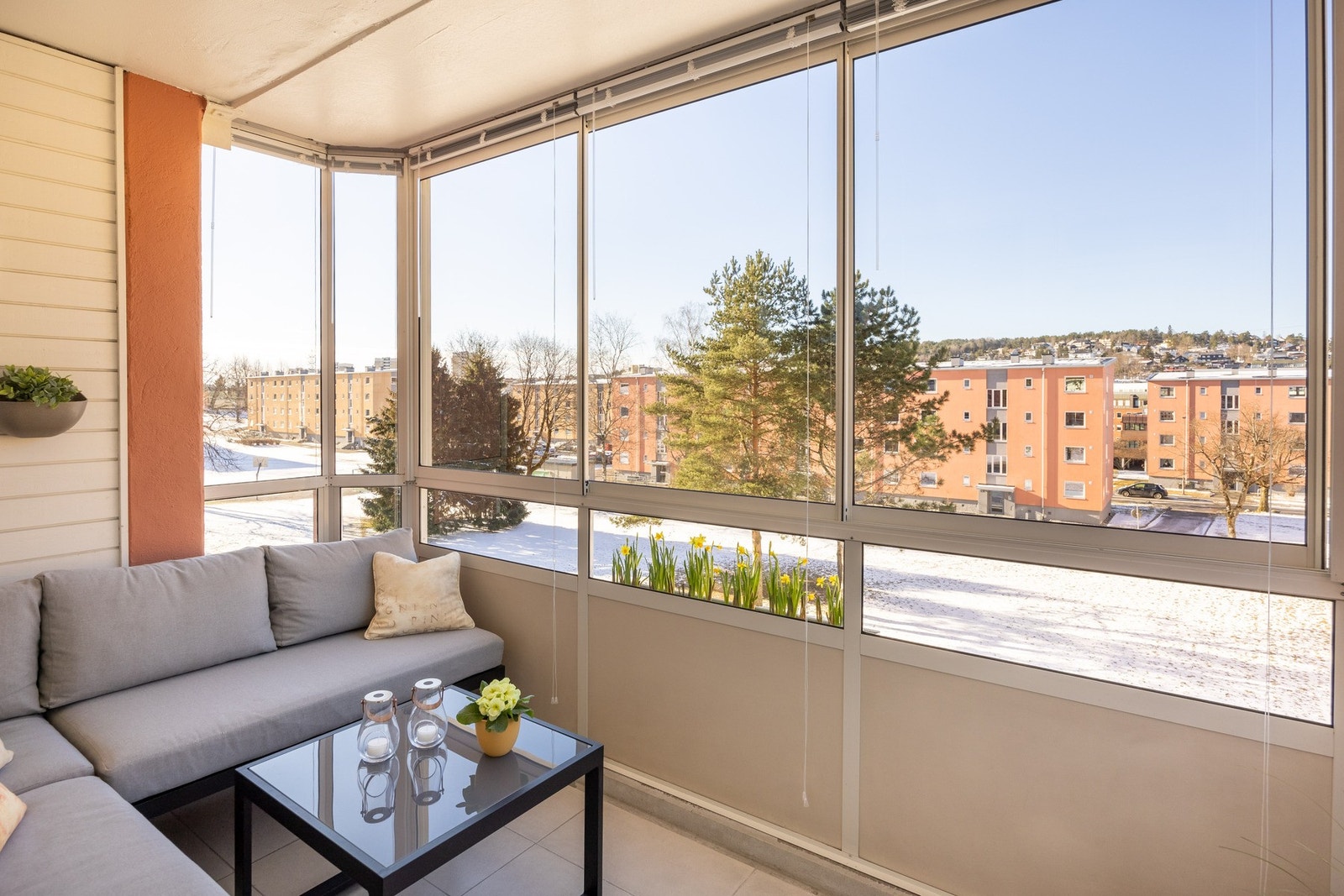 Leiligheten har en herlig innglasset balkong som kan benyttes året rundt. Galleribilde