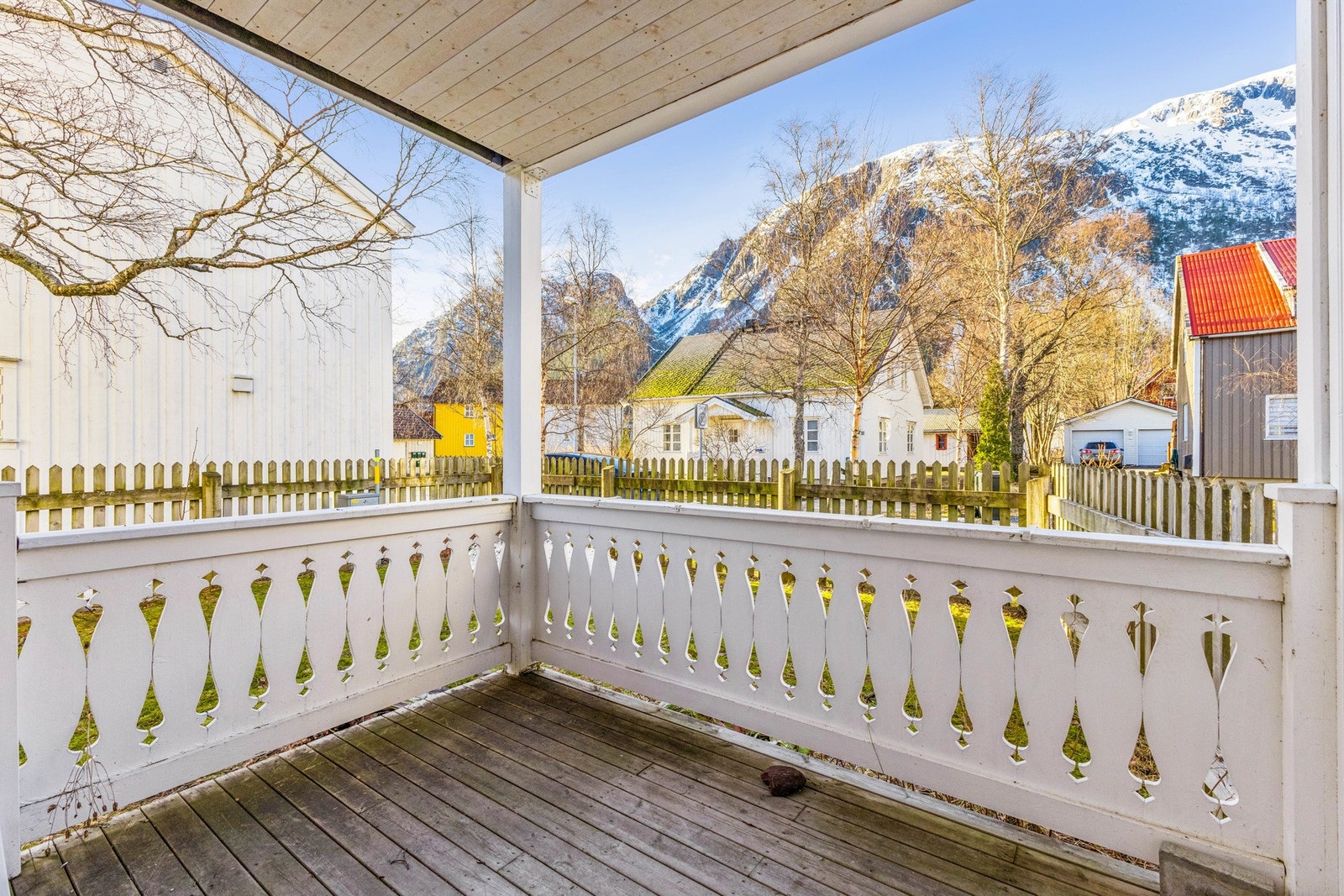 Takoverbygg sørger for at man kan bruke uteplassen gjennom flere årstider. Galleribilde