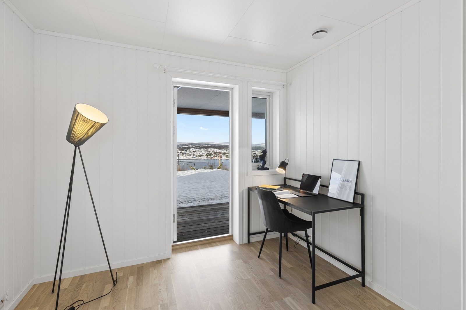 Soverom 4 / kontor med utgang til terrasse. Galleribilde