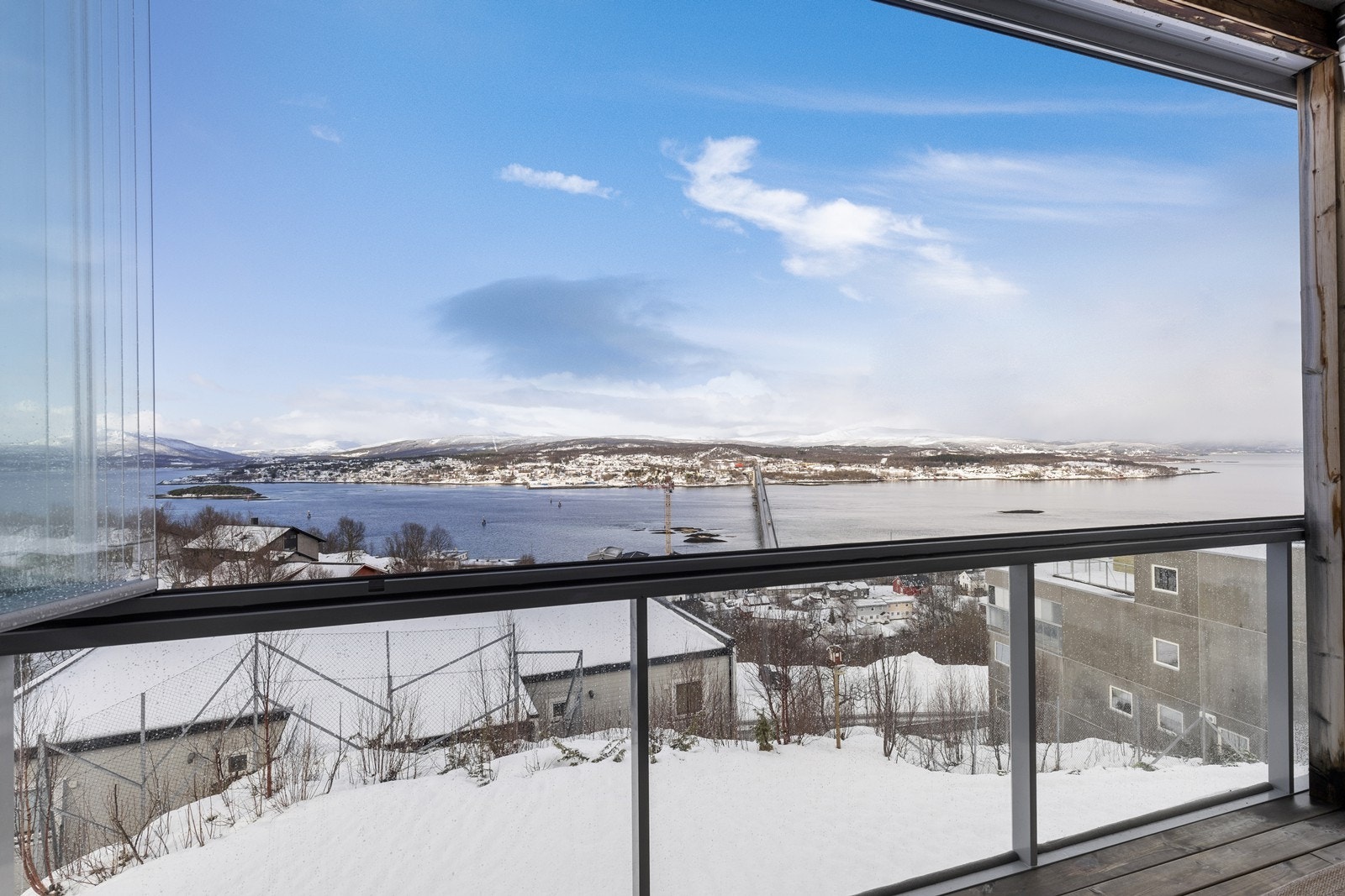 Utsikt fra innglasset altan. Galleribilde