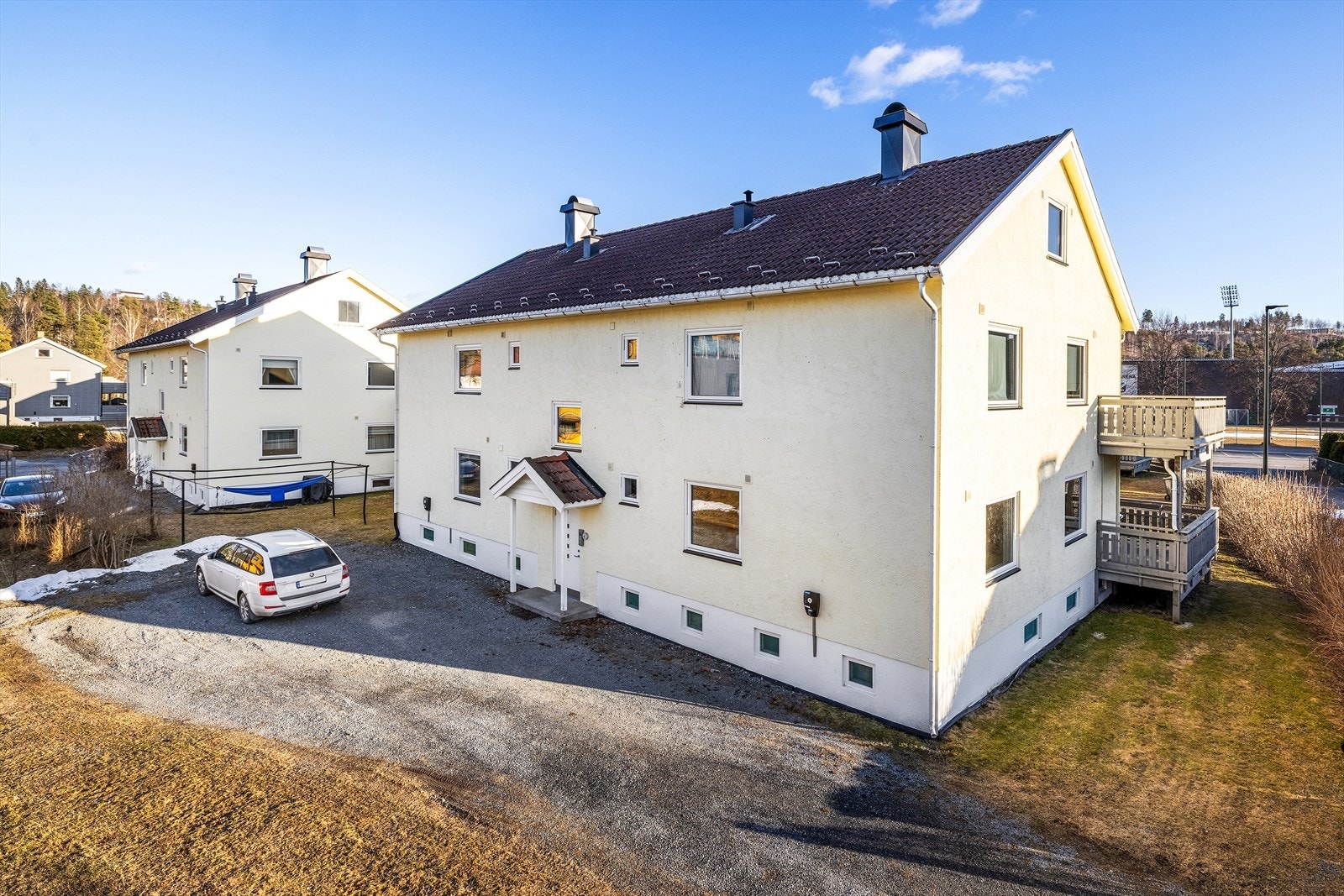 Med leiligheten medfølger det biloppstillingsplass. Galleribilde
