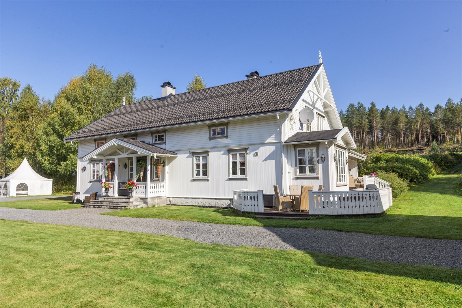 Fasade hovedhuset Galleribilde