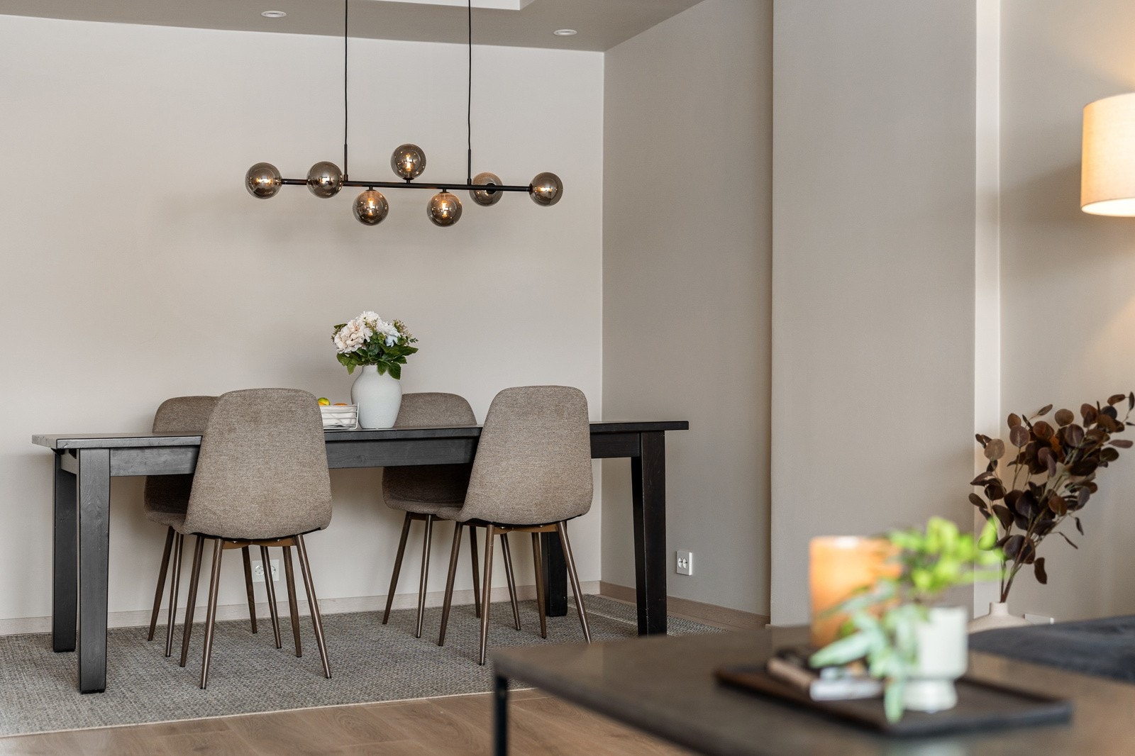 Det er smarthus styring i leiligheten, av typen ELKO Smart som kan styres via app. Galleribilde