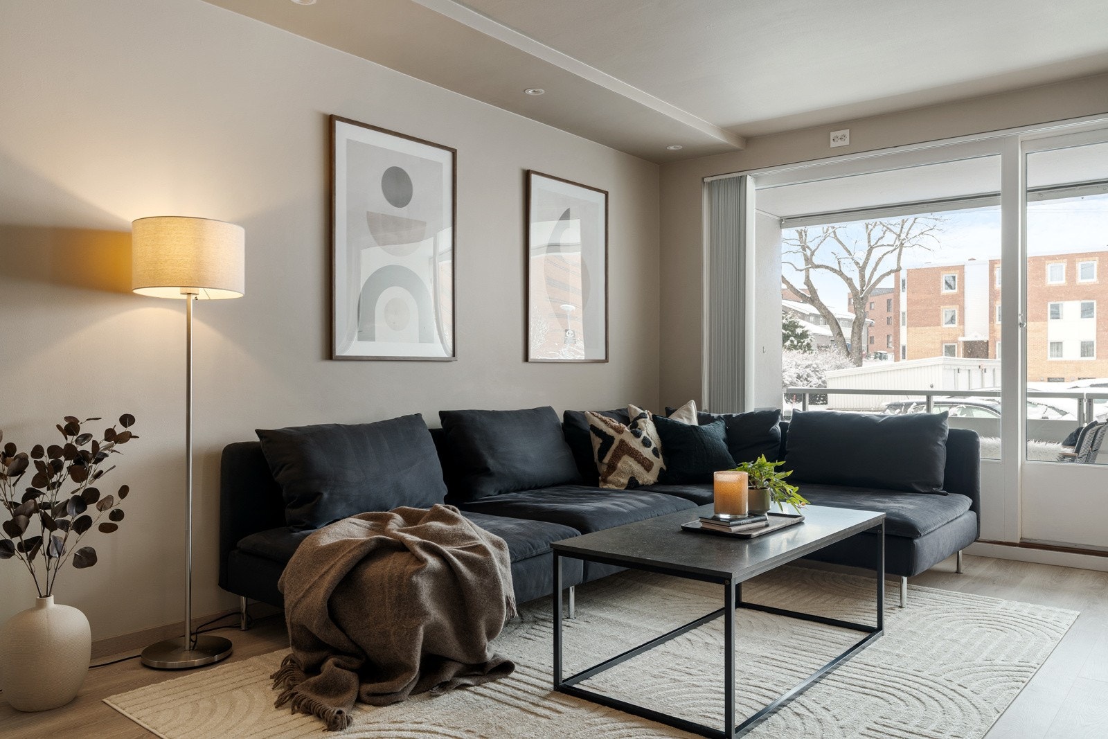 Andelen disponerer 12 kvm med bodareal fordelt på 2 boder. I tillegg er det noe fellesareal for hobbybruk og felles avlåst sykkelbod på tunet. Galleribilde