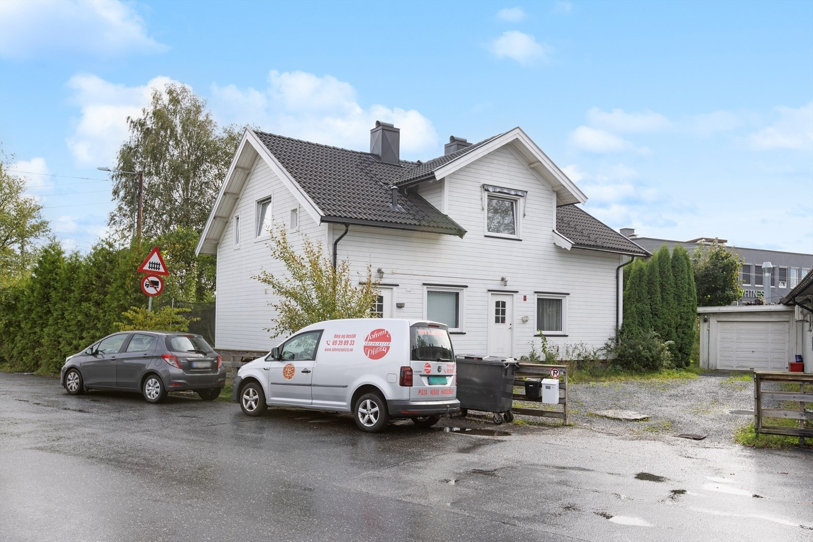 Boligen ligger i 1. etasje og har egen garasje. Galleribilde