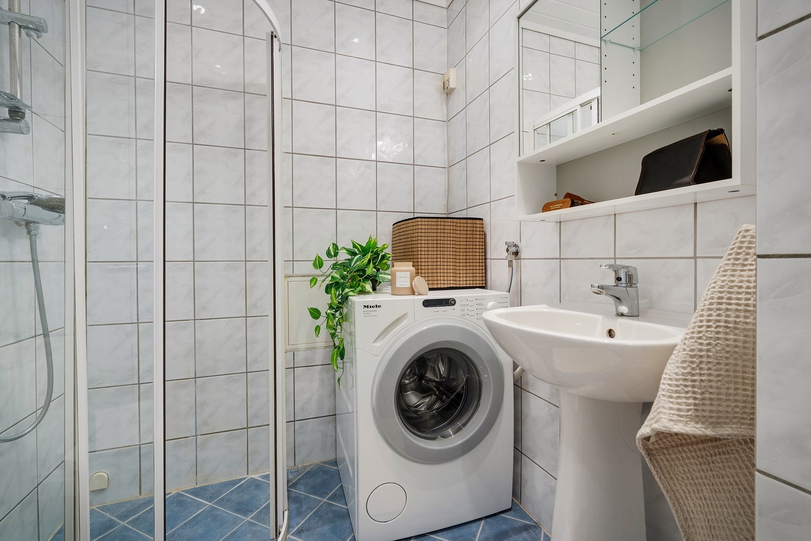 - Helfliset baderom på 2,7m² - Galleribilde