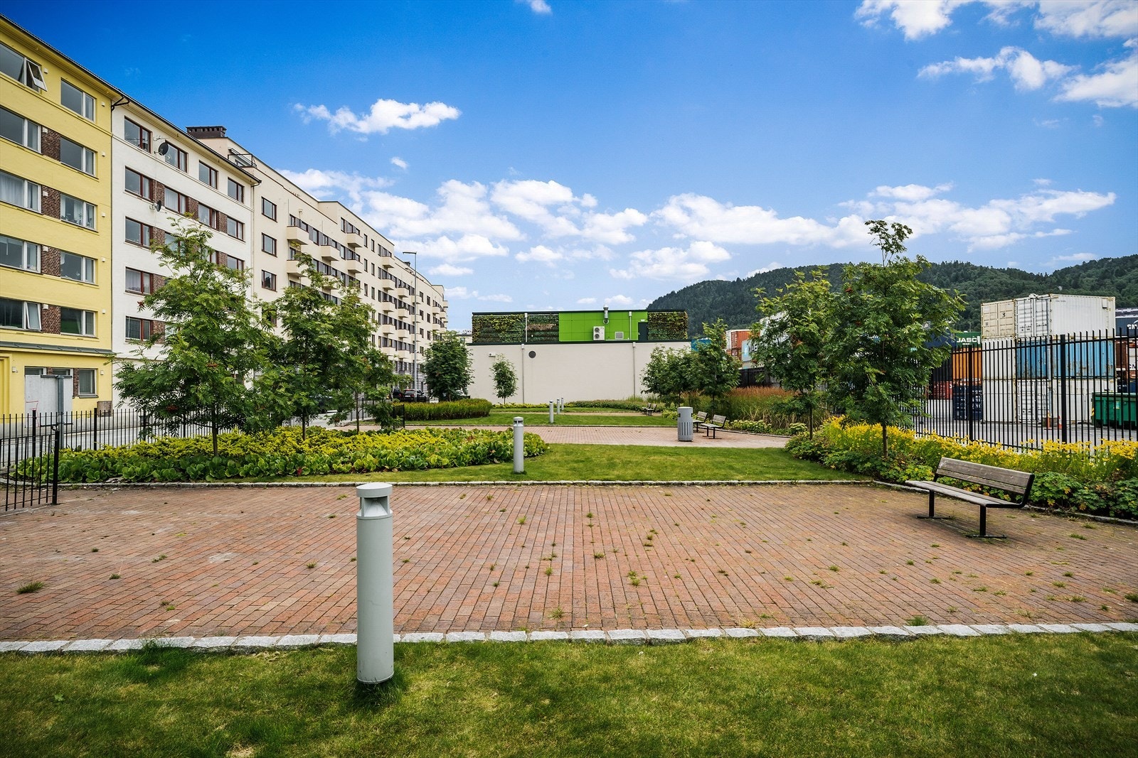 - Et hyggelig og maritimt boligområde med grøntarealer og sittebenker - Galleribilde