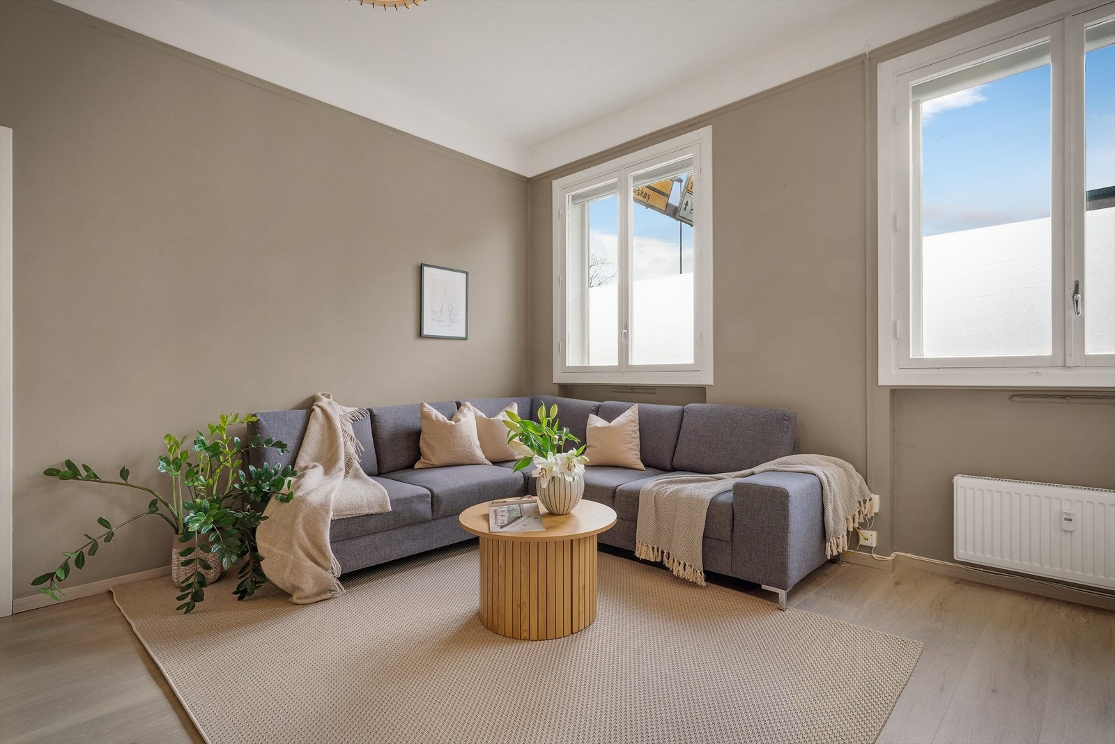 - Leiligheten har balansert ventilasjon med varmegjenvinning, noe som bidrar til bedre luftkvalitet, innemiljø og energieffektivitet. Merk at du også har varmekabler i gulv i stuen! - Galleribilde