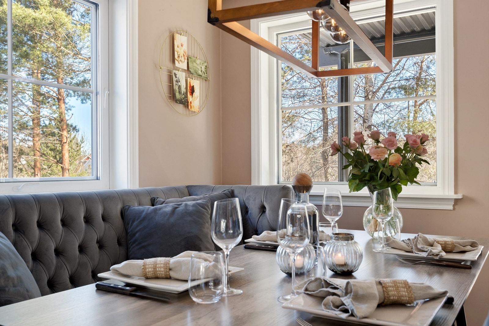 Lys og moderne leilighet i firemannsbolig med flere, fine uteplasser Galleribilde