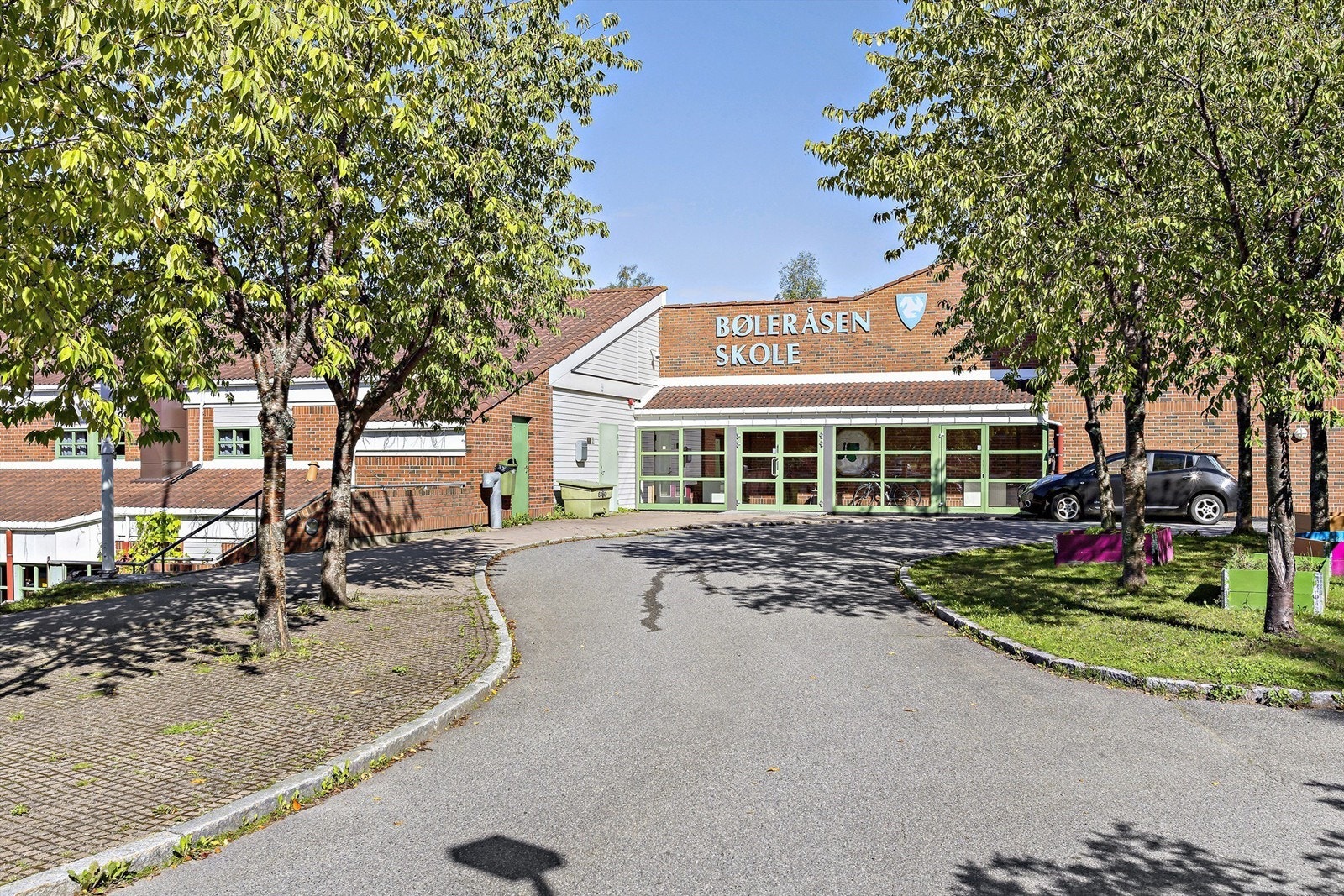 Bøleråsen barneskole ligger i fin gangavstand fra boligen Galleribilde