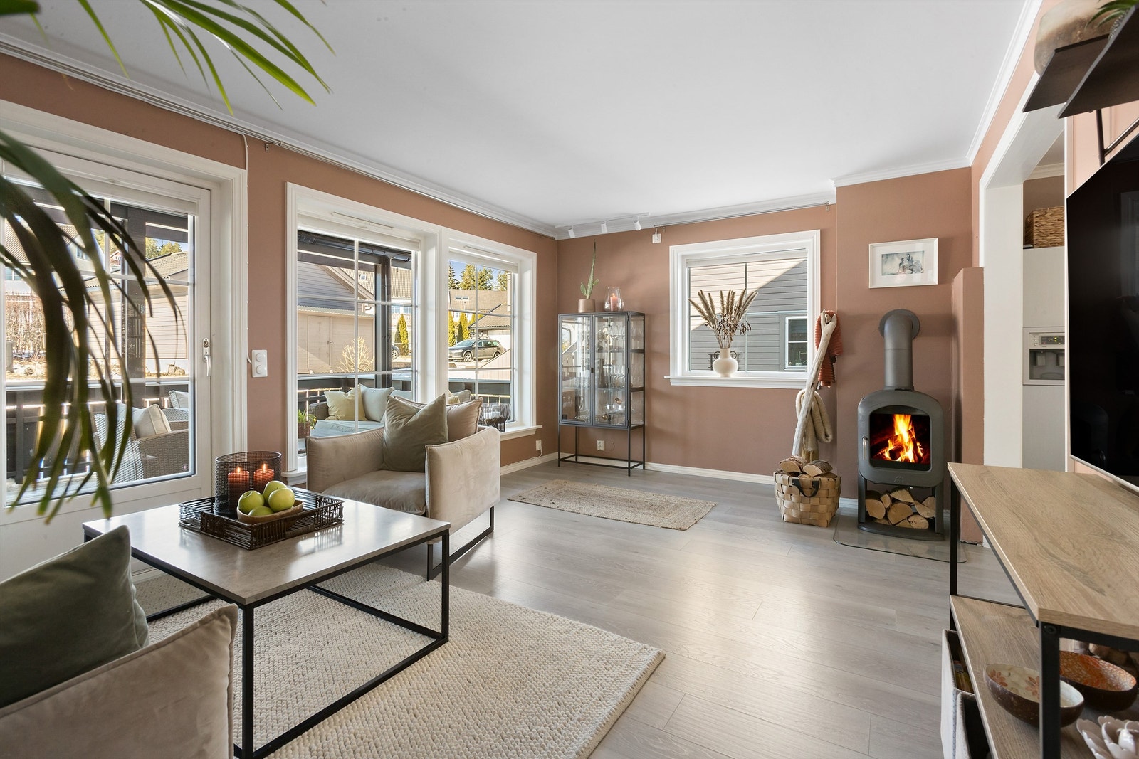 Lun og innbydende stue malt i moderne, tidsriktig farge Galleribilde