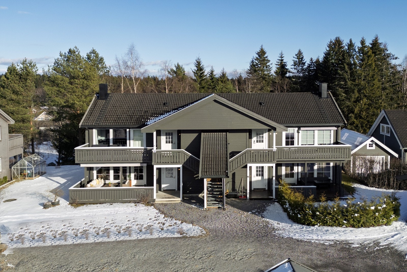 Leiligheten er en del av en firemannsbolig Galleribilde