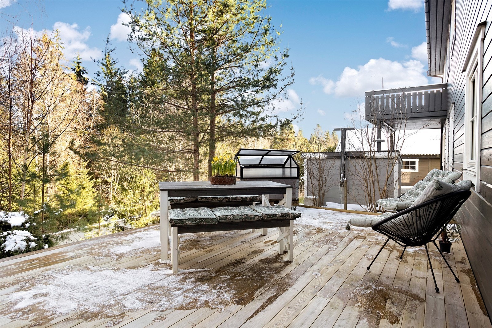 Terrassen er utvidet til ca. 34 kvm, så det er god plass til sittegruppe mm. Galleribilde