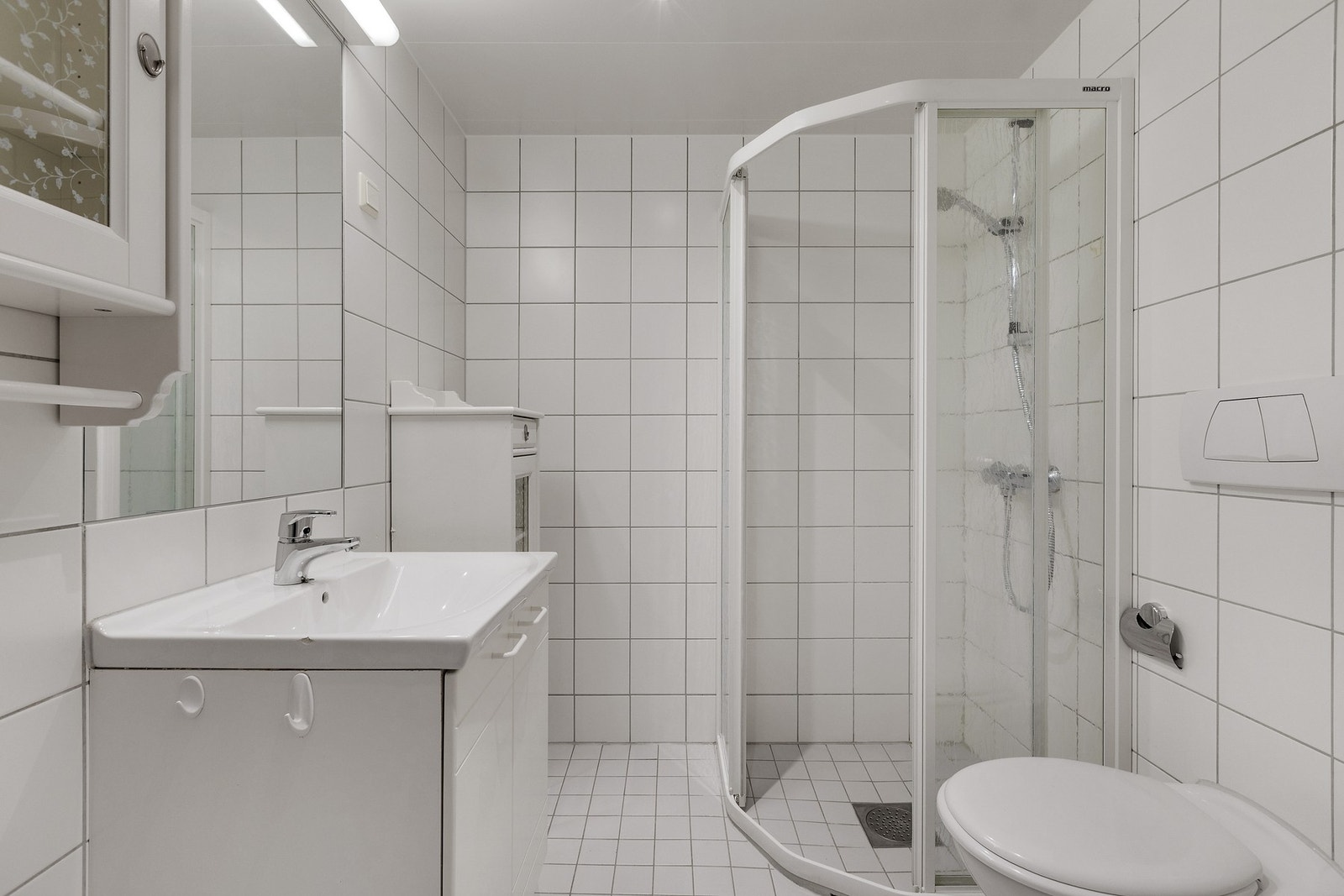 Prefabrikkert baderom fra byggeår (2003) med gulvvarme. Galleribilde
