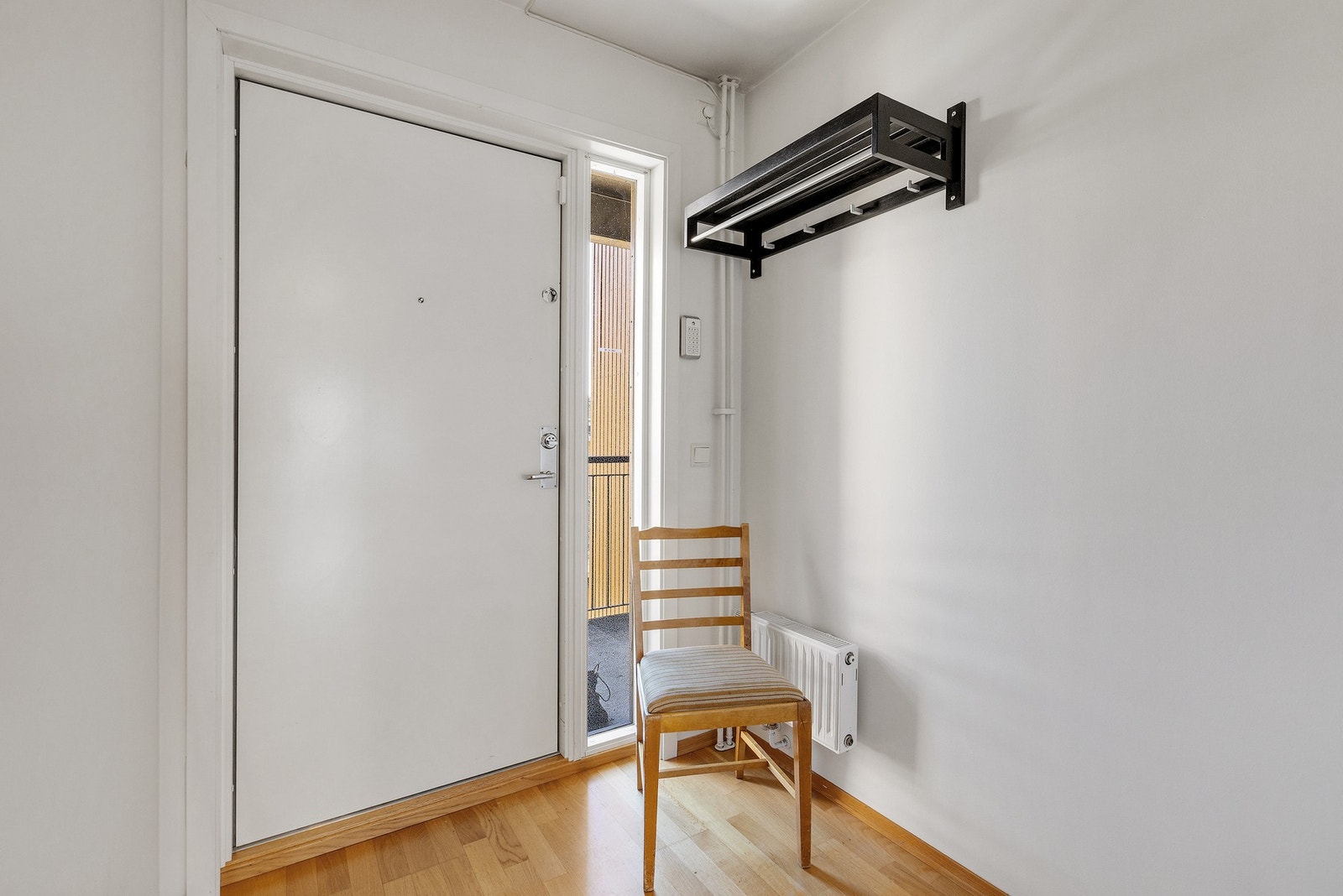 Hyggelig entré med god plass for avheng av yttertøy og sko. Galleribilde
