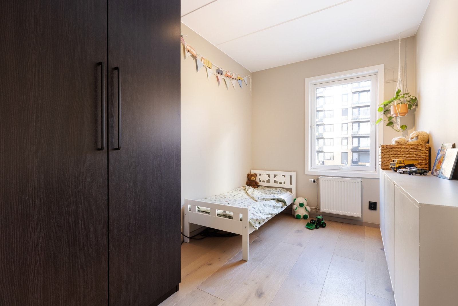 Soverom to har også plass til seng og tilhørende møblement. Galleribilde