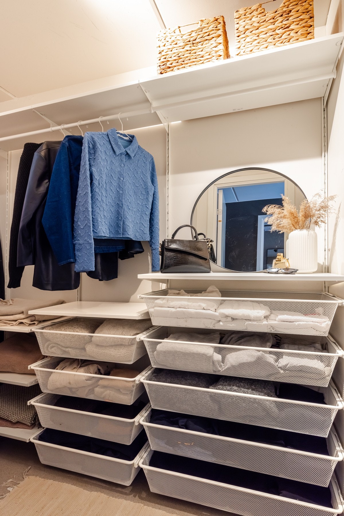 Rommet er perfekt som walk-in-closet eller for annen oppbevaring. Galleribilde