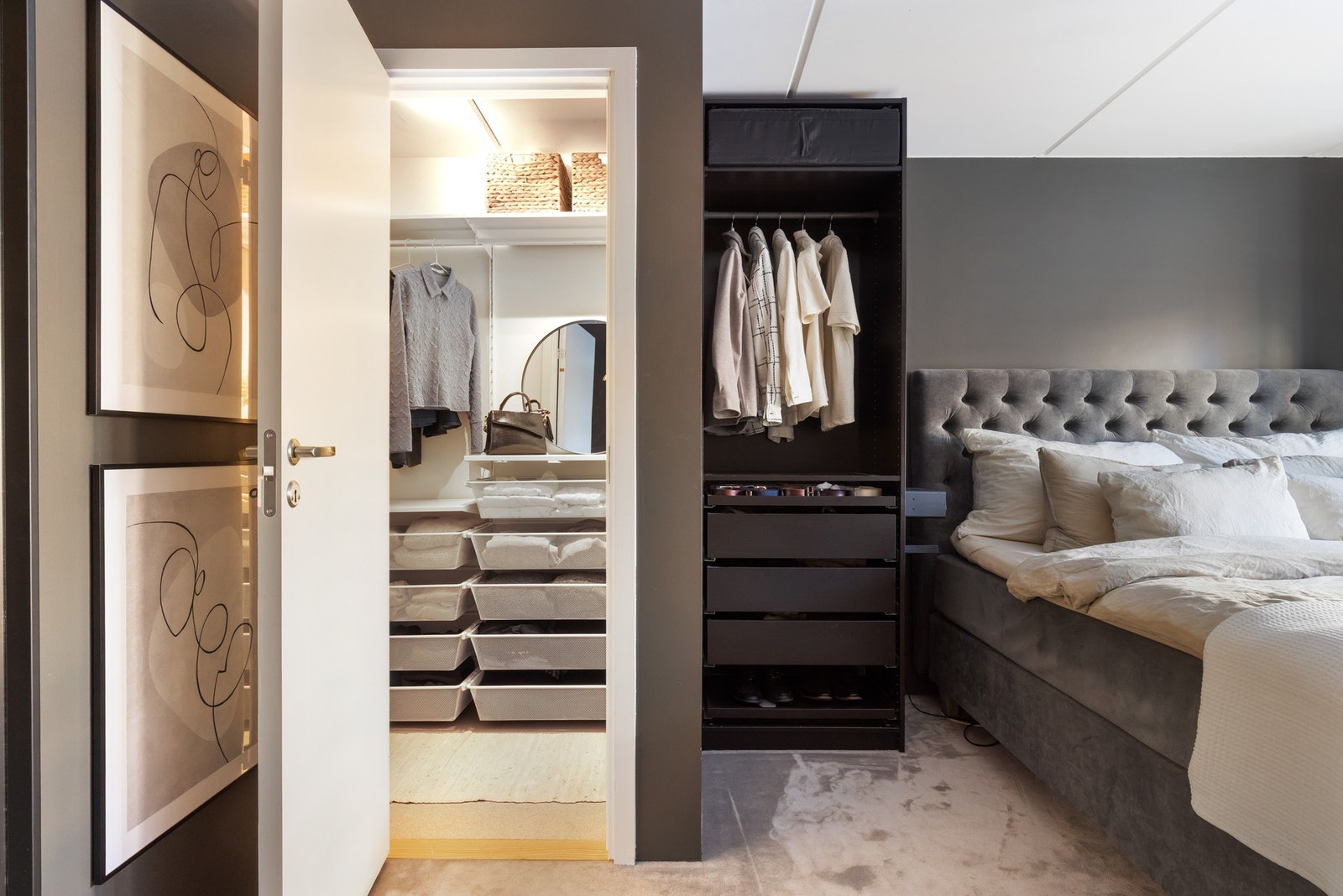 Soverommet har tilgang til en praktisk innvendig bod. Galleribilde