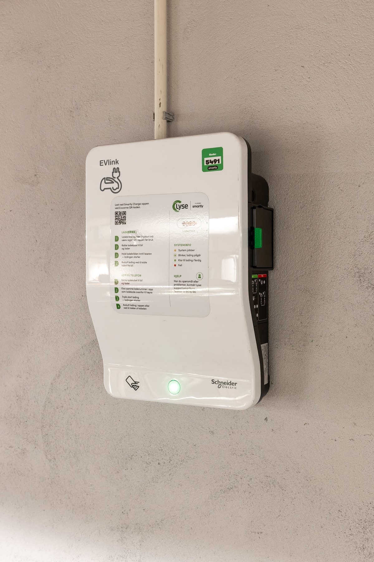 På plassen er det montert lader. Galleribilde