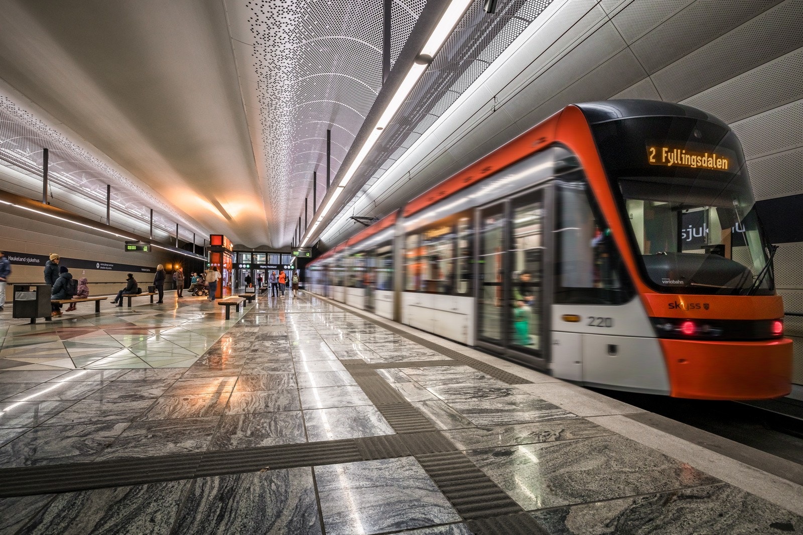 Like utenfor døren har du både buss- og bybanestopp med hyppige avganger som tar deg til sentrum på få minutter Galleribilde