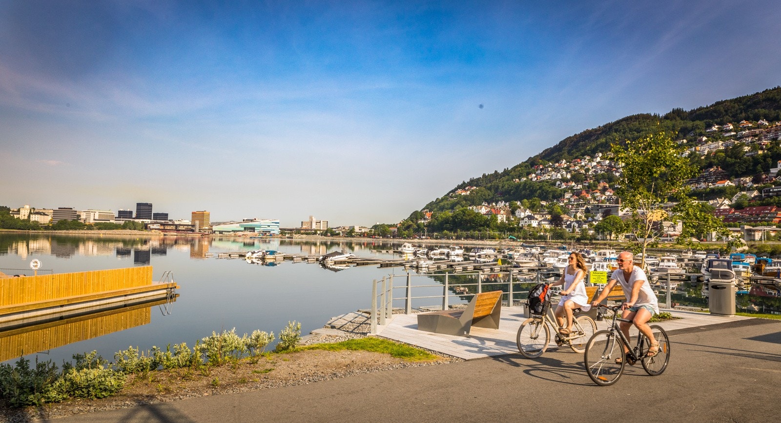 For flatere terreng er stien rundt Store Lungegardsvannet noen minutter unna Galleribilde