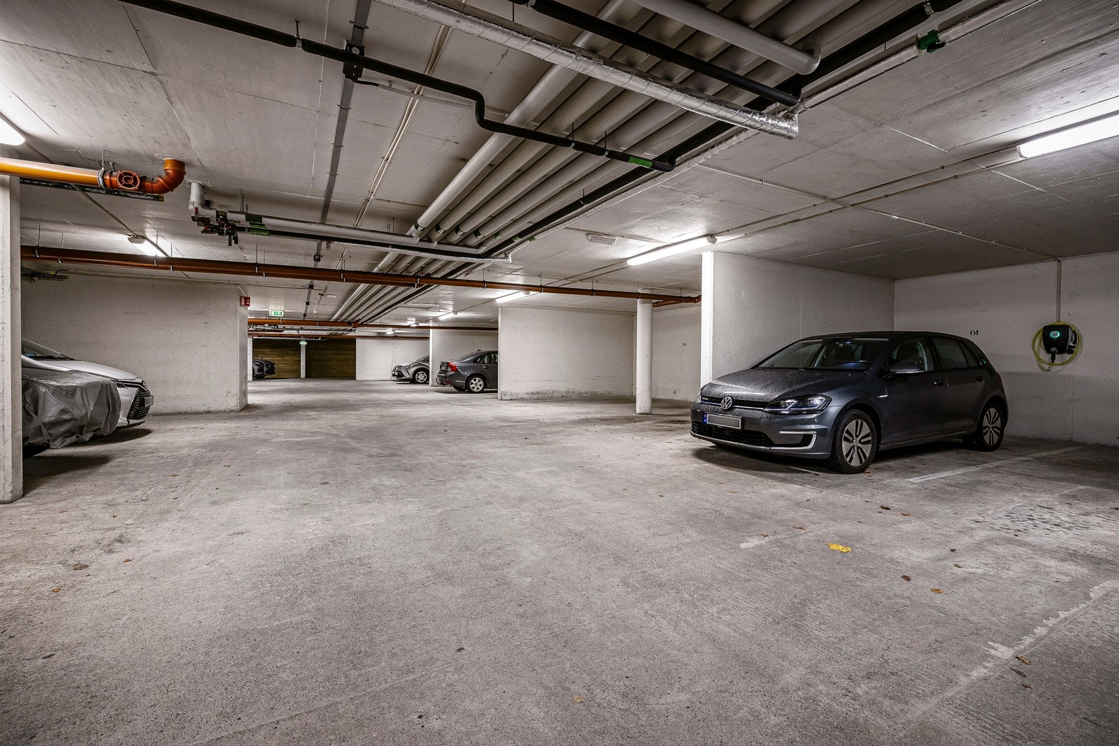 Leiligheten har medfølgende garasjeplass med lader Galleribilde