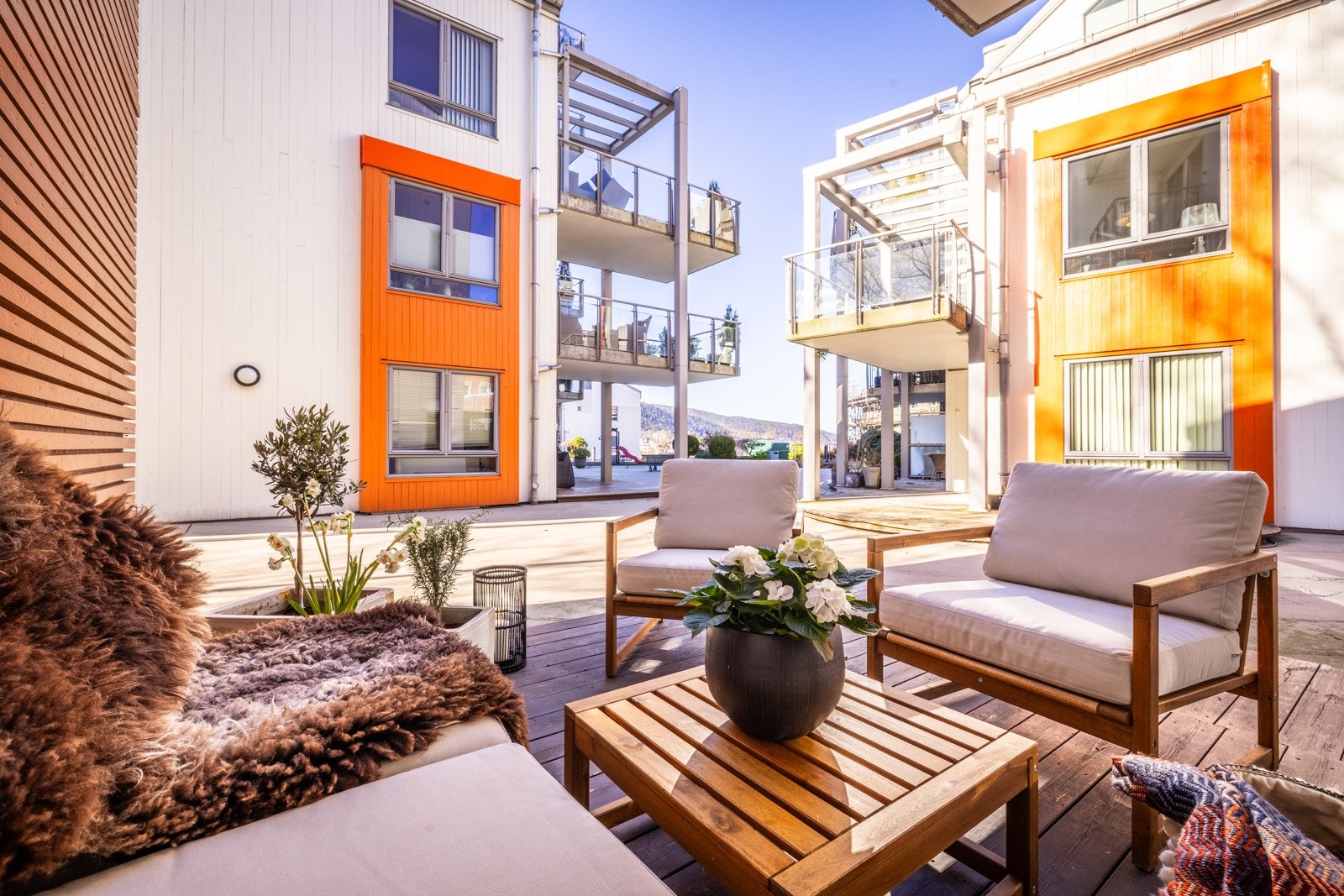 Leiligheten har 11,2 kvm sørvestvendt terrasse med sol ettermiddag og kveld Galleribilde
