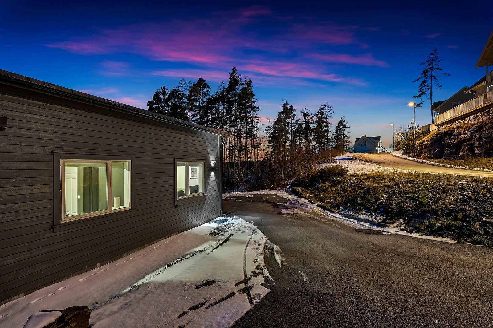 Fra eiendommen er det 5 minutter gangavstand til Alti Kragerø. Galleribilde