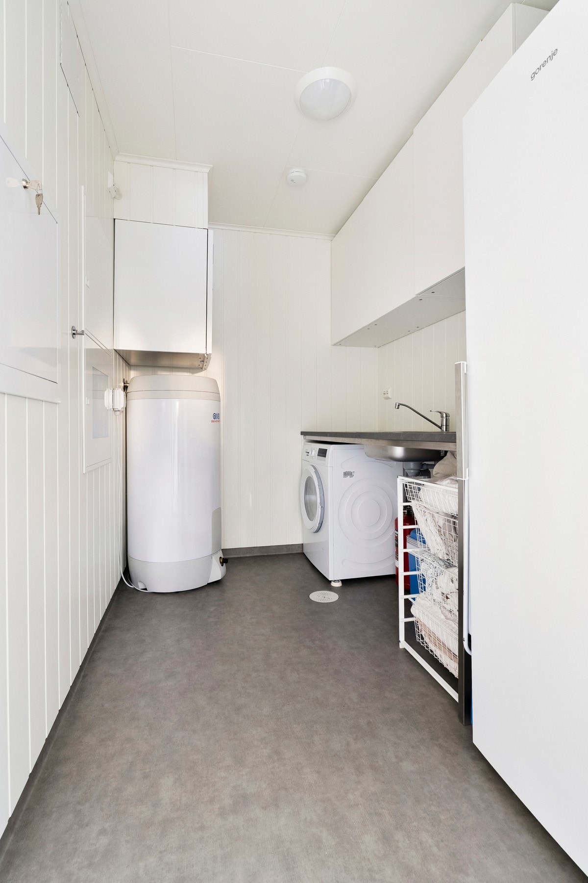 Teknisk rom med opplegg til vaskemaskin. Galleribilde