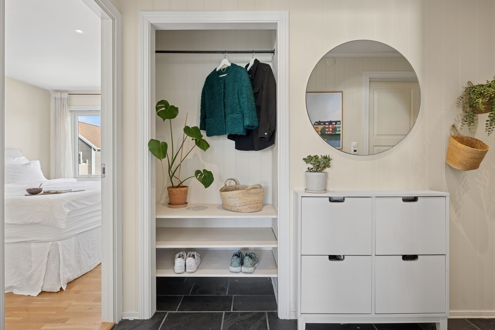 Innhuk til yttertøy Galleribilde