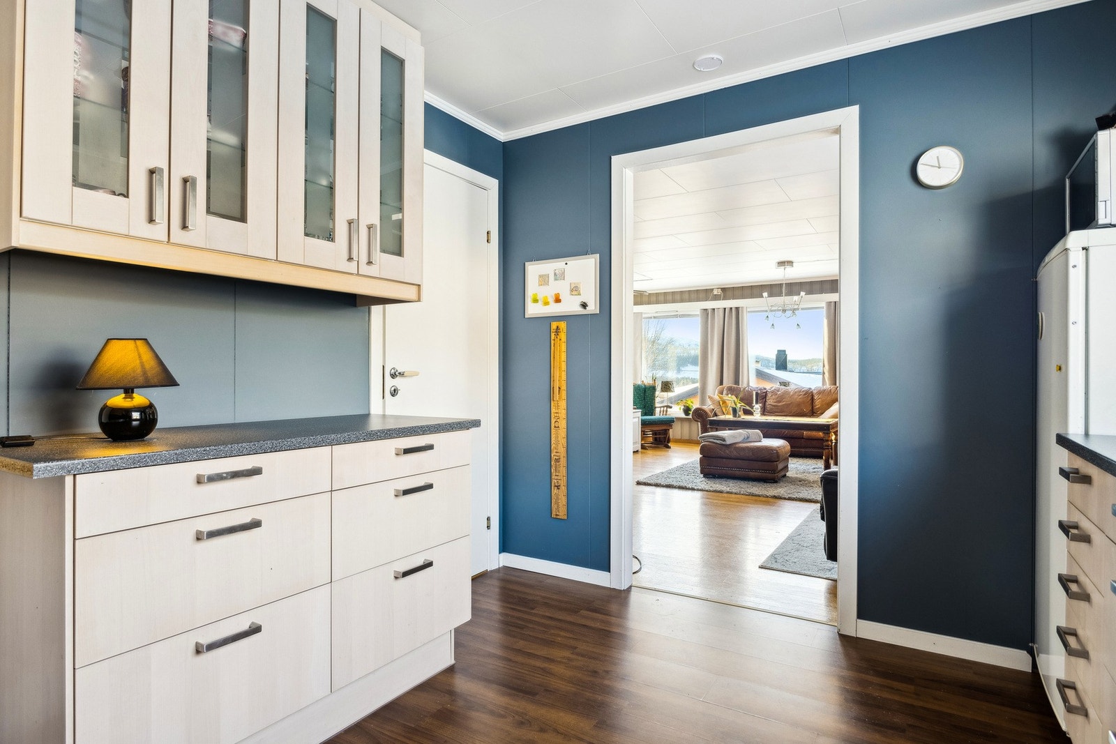 Matbod i praktisk nærhet. Galleribilde