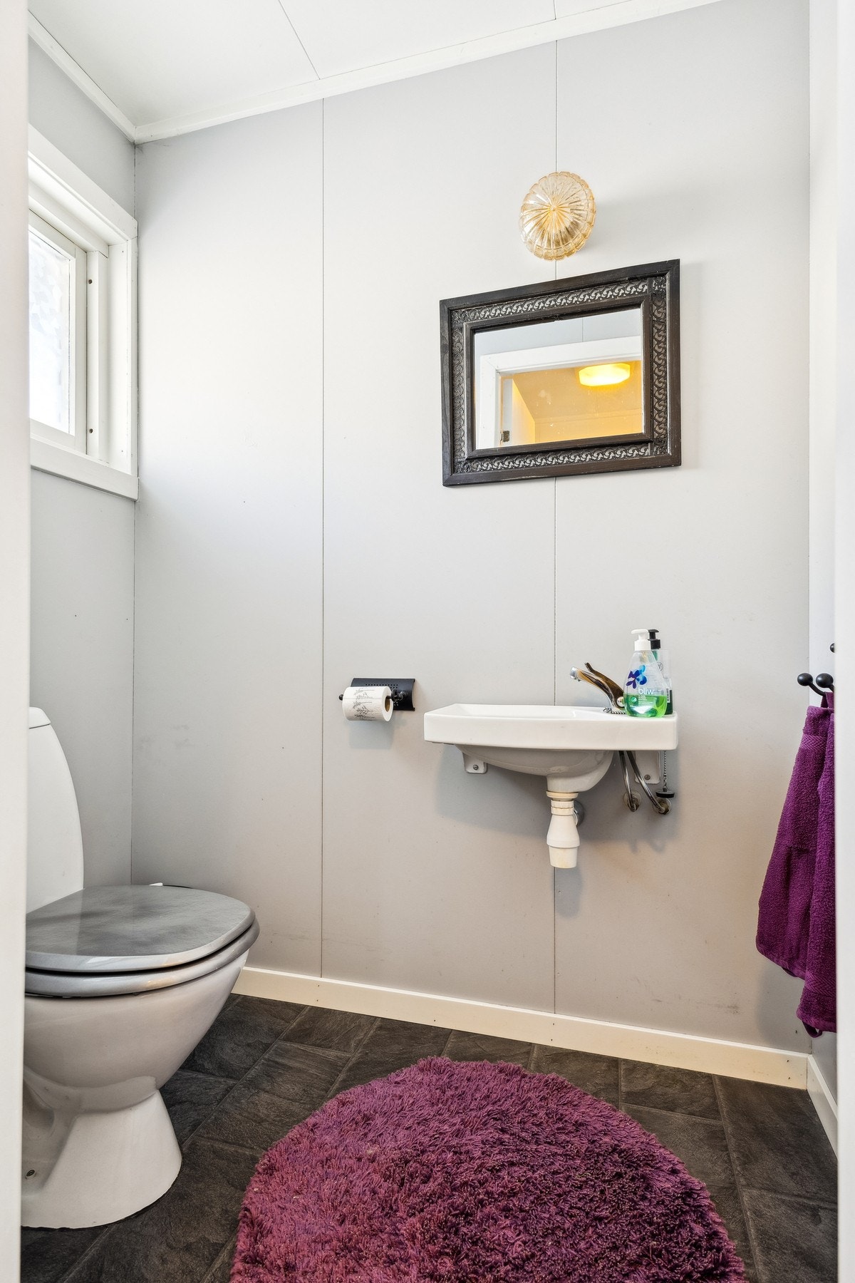 Toalettrom rett ved yttergang. Galleribilde