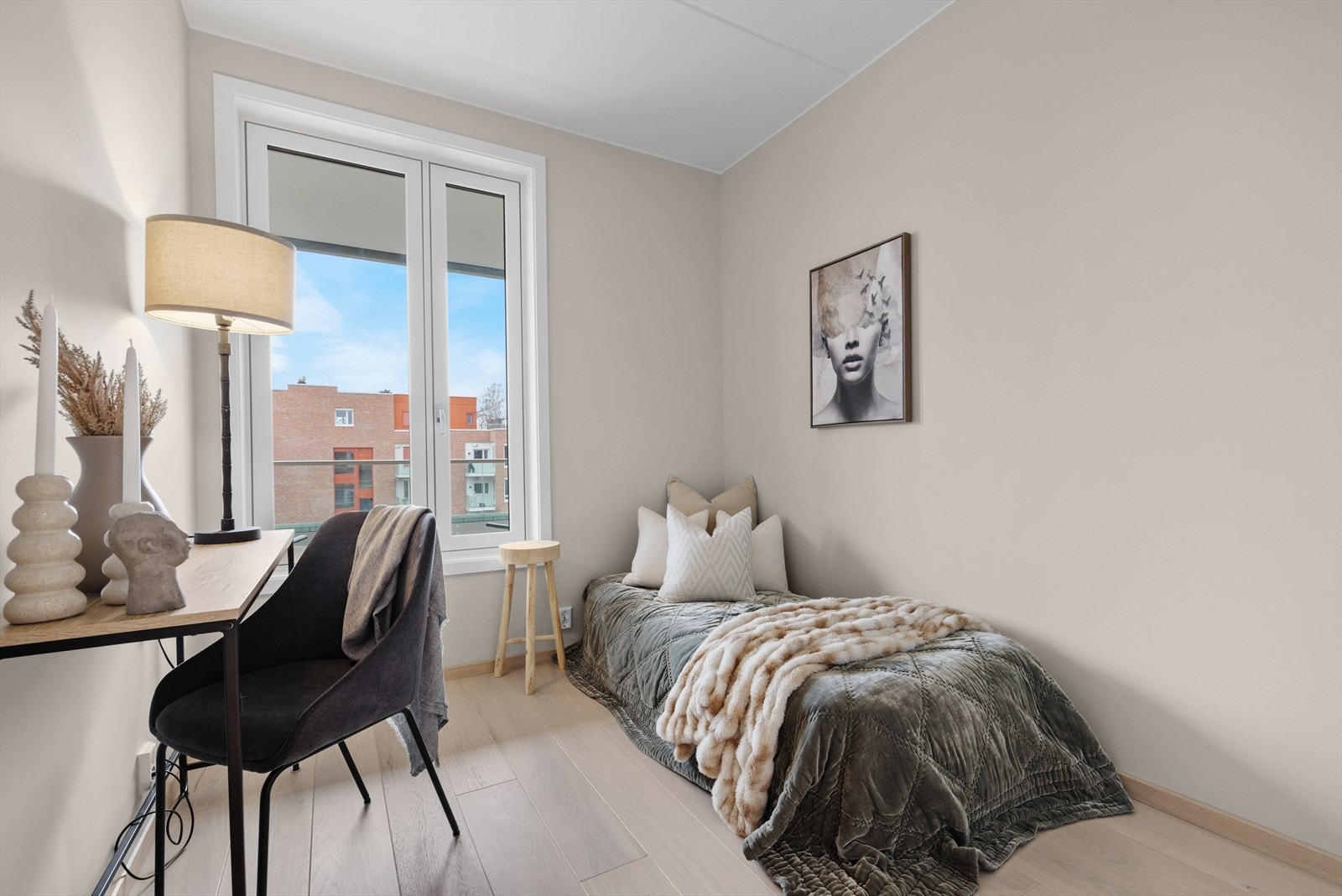 Soverom to med mulighet for hjemmekontor. Galleribilde