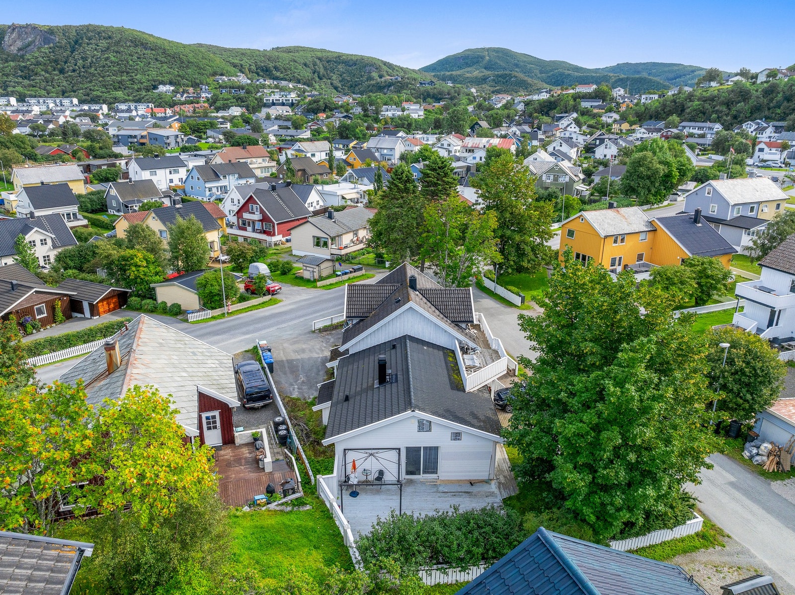 Boligen har et flott uteområde. Galleribilde