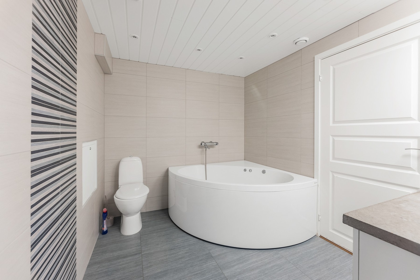 Flislagt baderom med gulvvarme. Galleribilde