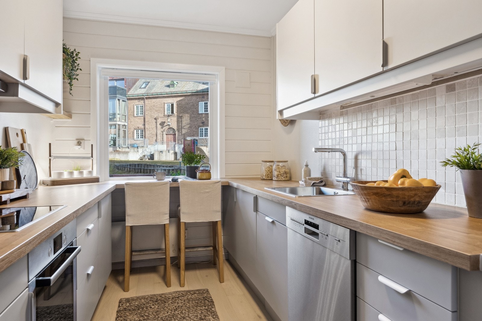 Kjøkkenet ligger adskilt fra stuen og måler ca. 8 kvm. Galleribilde