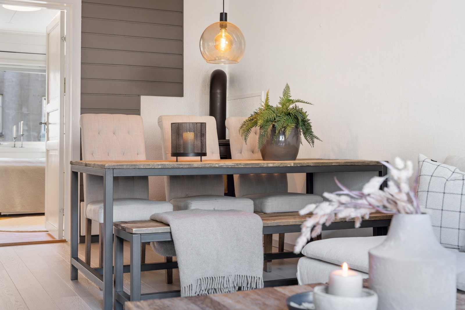 Den flotte peisen sørger for ekstra god varme og hygge på kalde vinterdager! Galleribilde