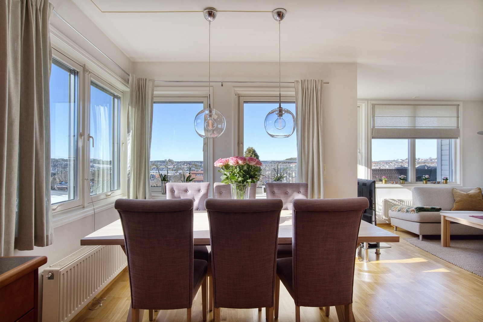Varmtvann og oppvarming via radiatorer er inkludert i felleskostnadene. Galleribilde