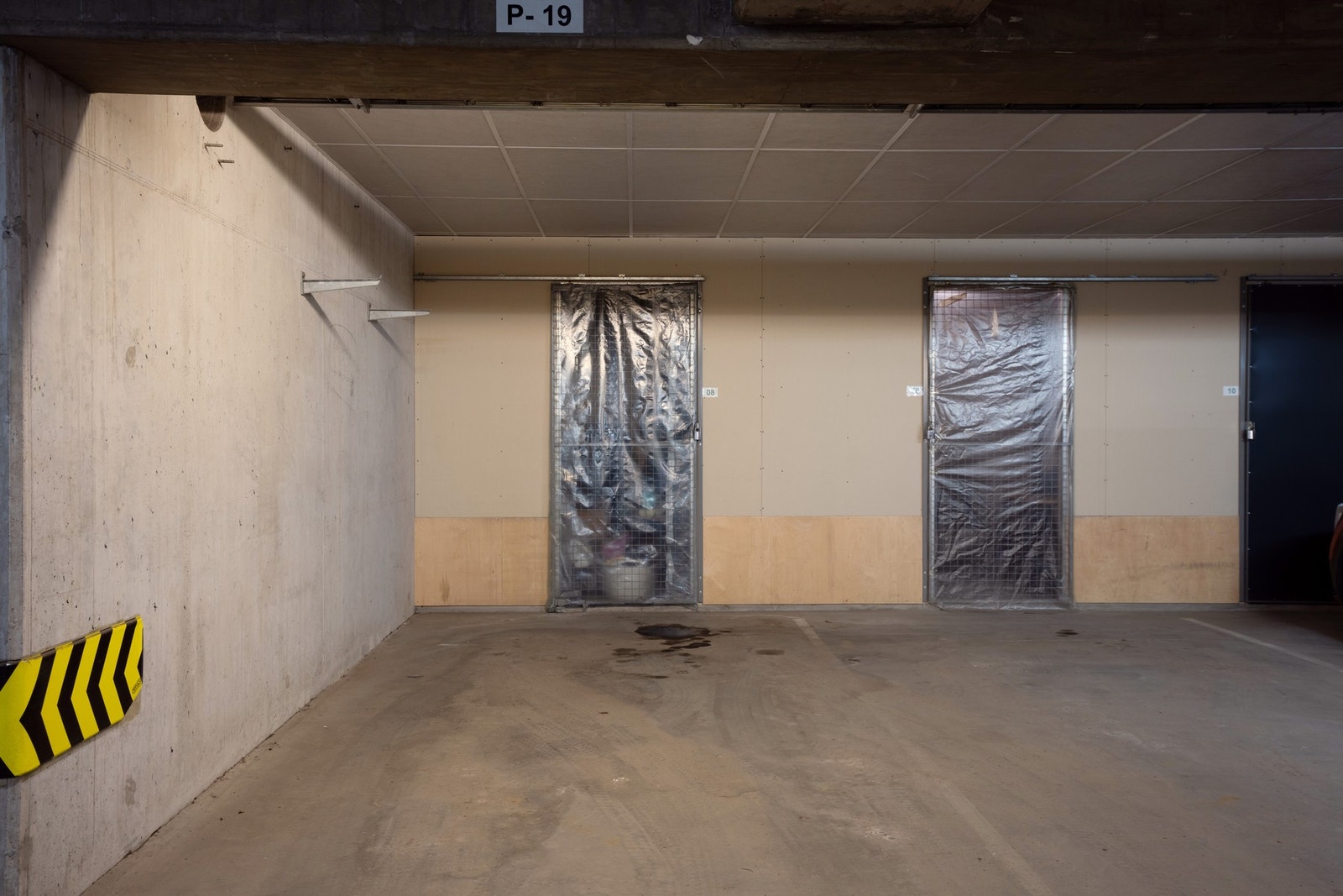 Det medfølger parkeringsplass i kjeller, samt en bod på ca. 5 kvm. Galleribilde