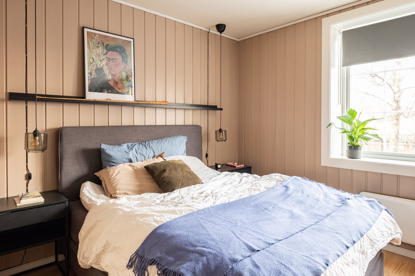 Soverommet på 13,5m² er av god størrelse og gir godt med lysinnslipp. Galleribilde