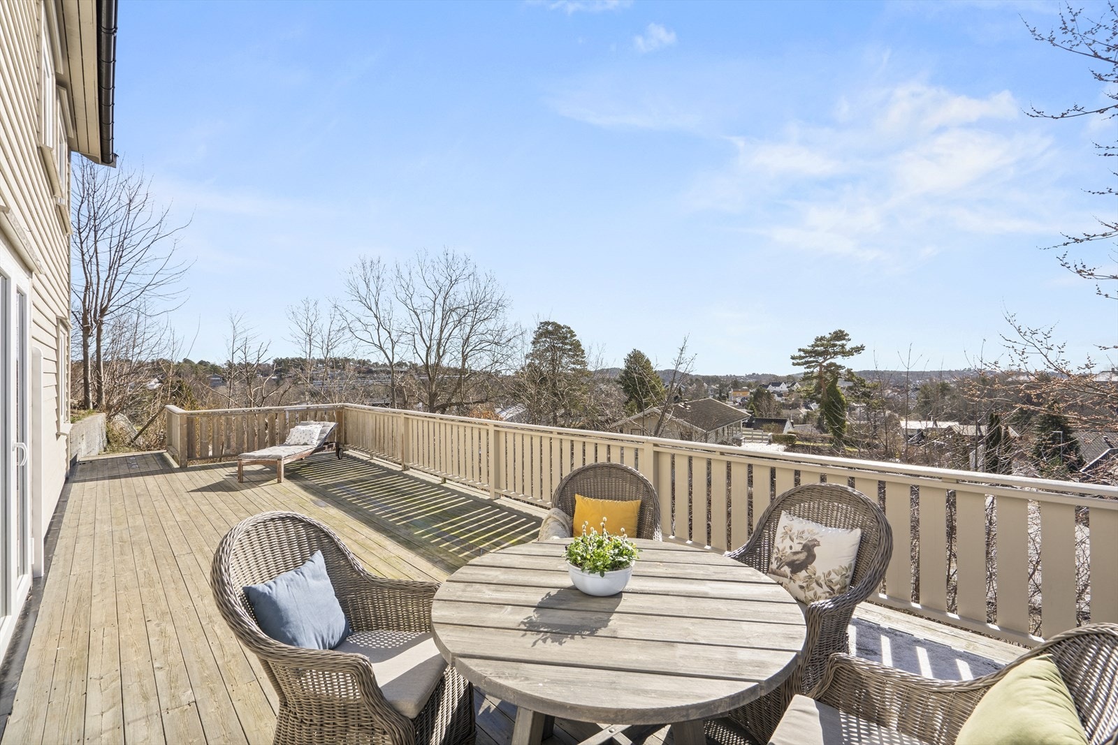 Stor veranda hvor solen virkelig kan nytes Galleribilde