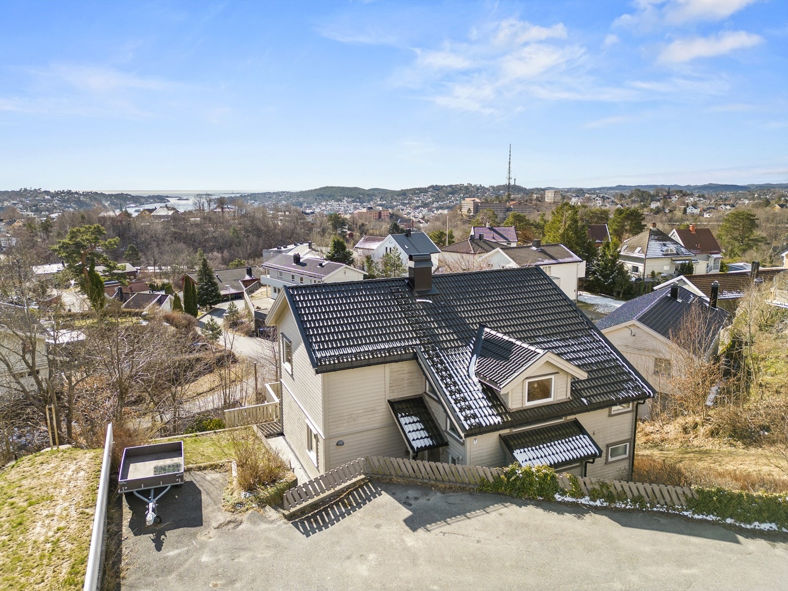 Godt med biloppstillingsplass på egen tomt Galleribilde