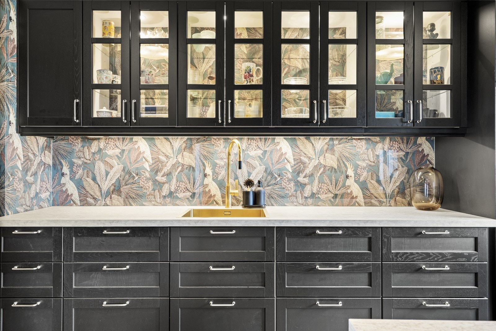 Massevis av oppbevaringsplass! Alle hvitevarer er integrerte og medfølger Galleribilde