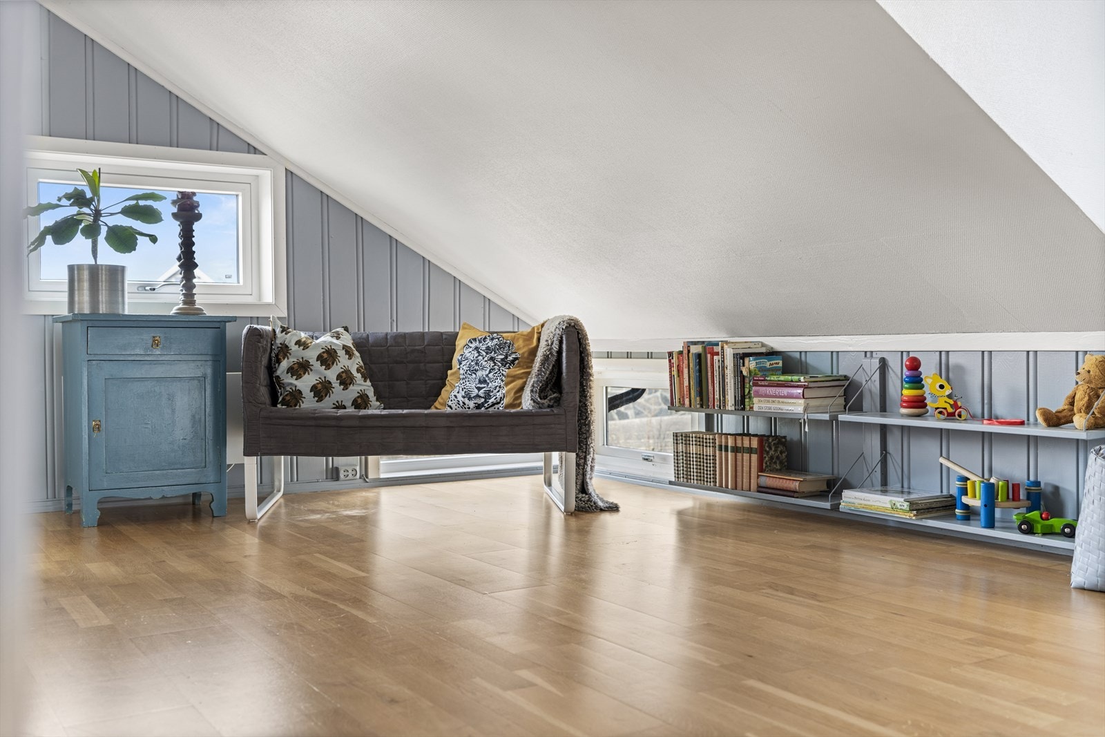 Fin plass til sofa, kontorpult eller annet ønskelig møblement Galleribilde