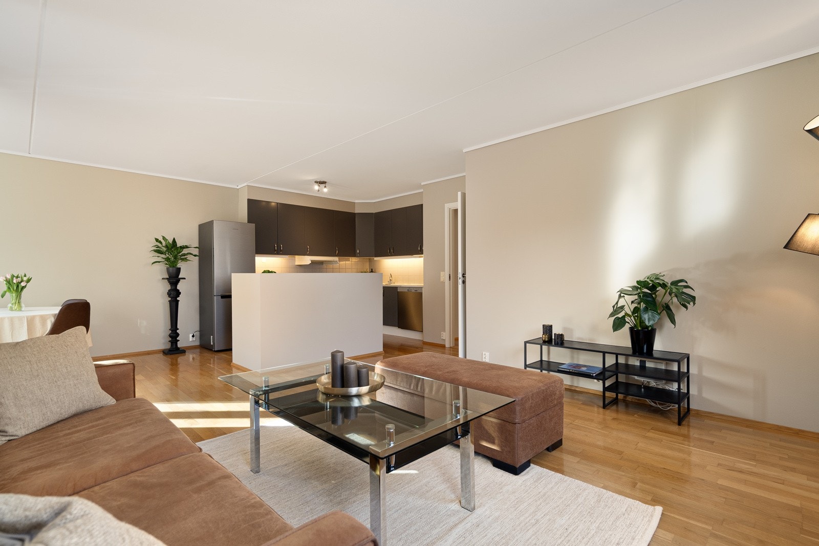 Åpent mellom stue og kjøkken Galleribilde