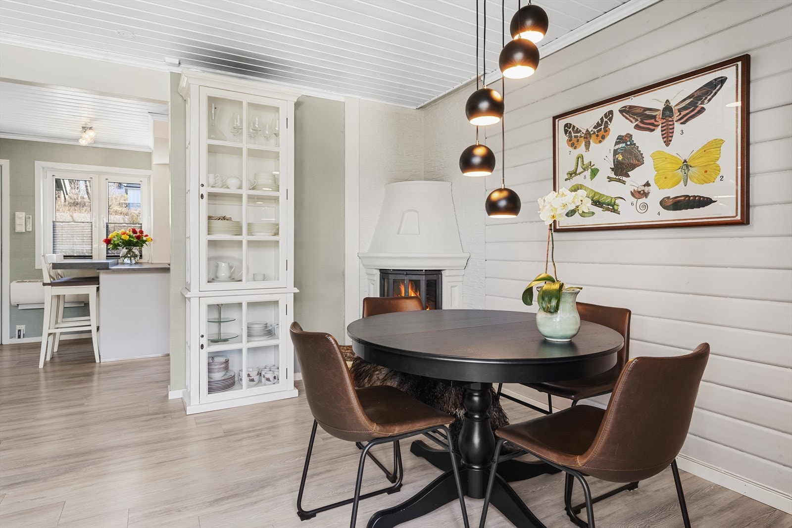 Det er montert peisovn som gir lun og god varme Galleribilde